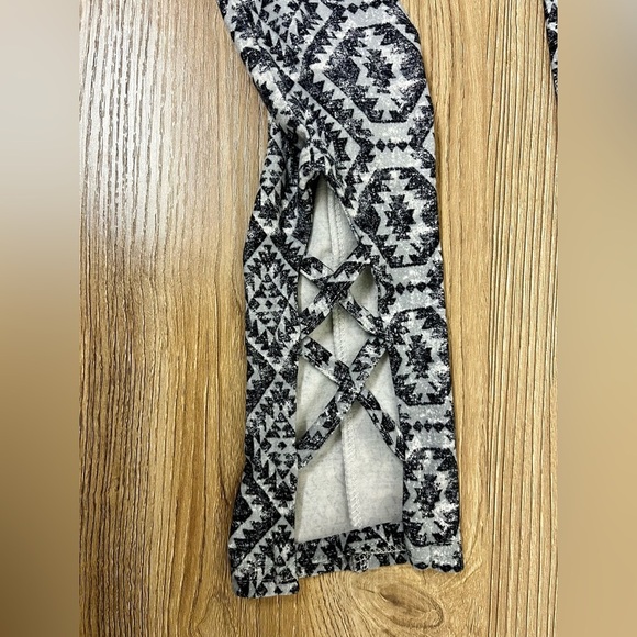 Poof Black and White Patterned Leggings Size M Geometric Print - Picture 3 of 6